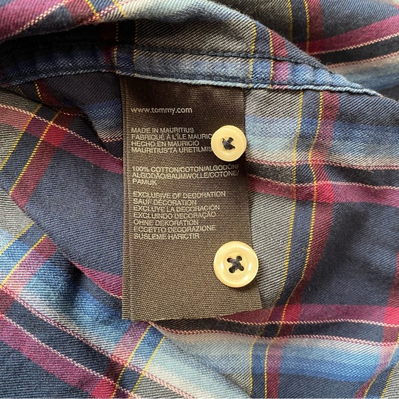 $10 or 2/$15 Men’s Tommy Hilfiger Classic Fit Button Down Shirt Size Medium - Picture 4 of 4